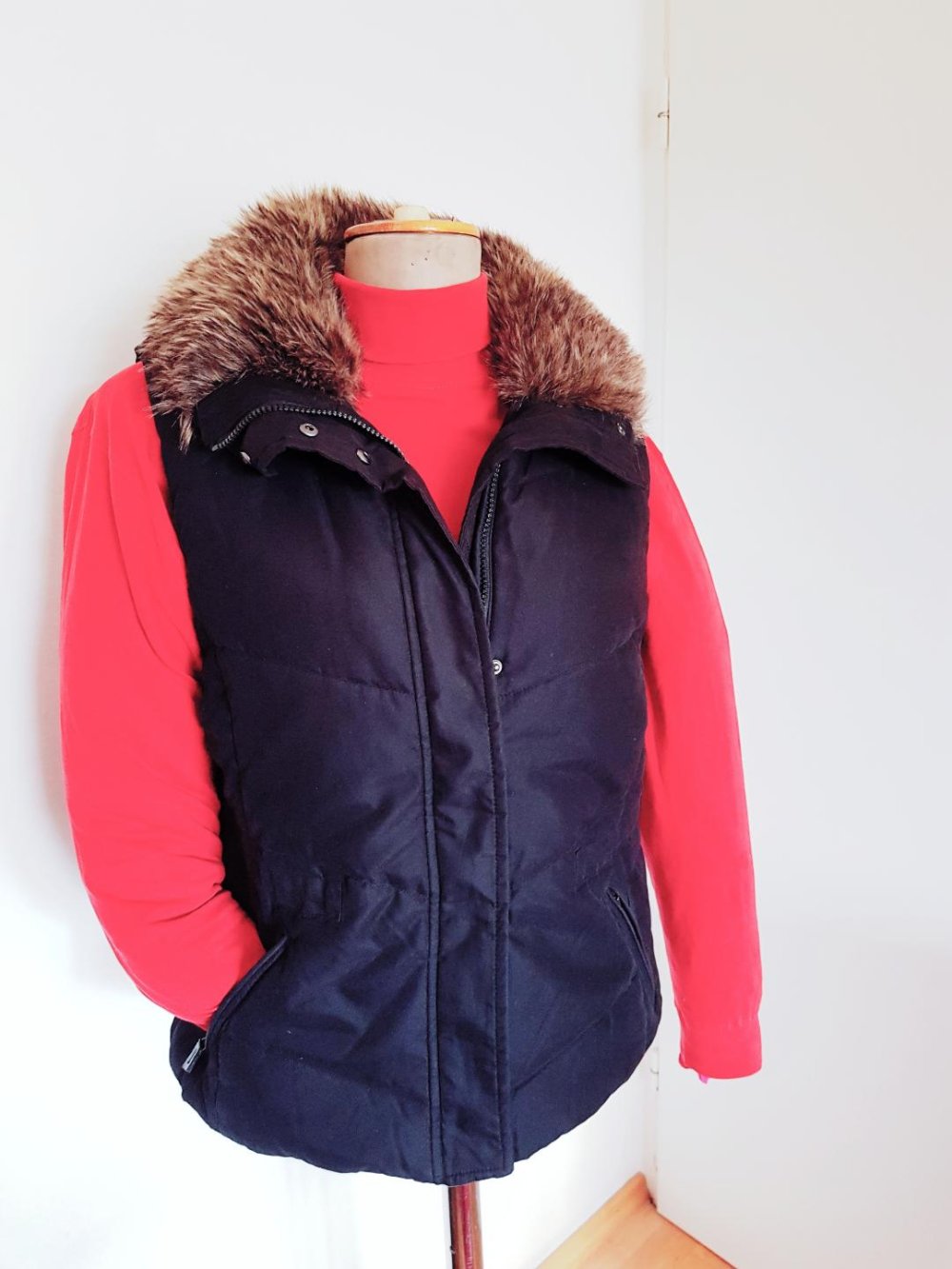 Damenweste gesteppt Fa. Esprit schwarz mit Fell Gr. XL