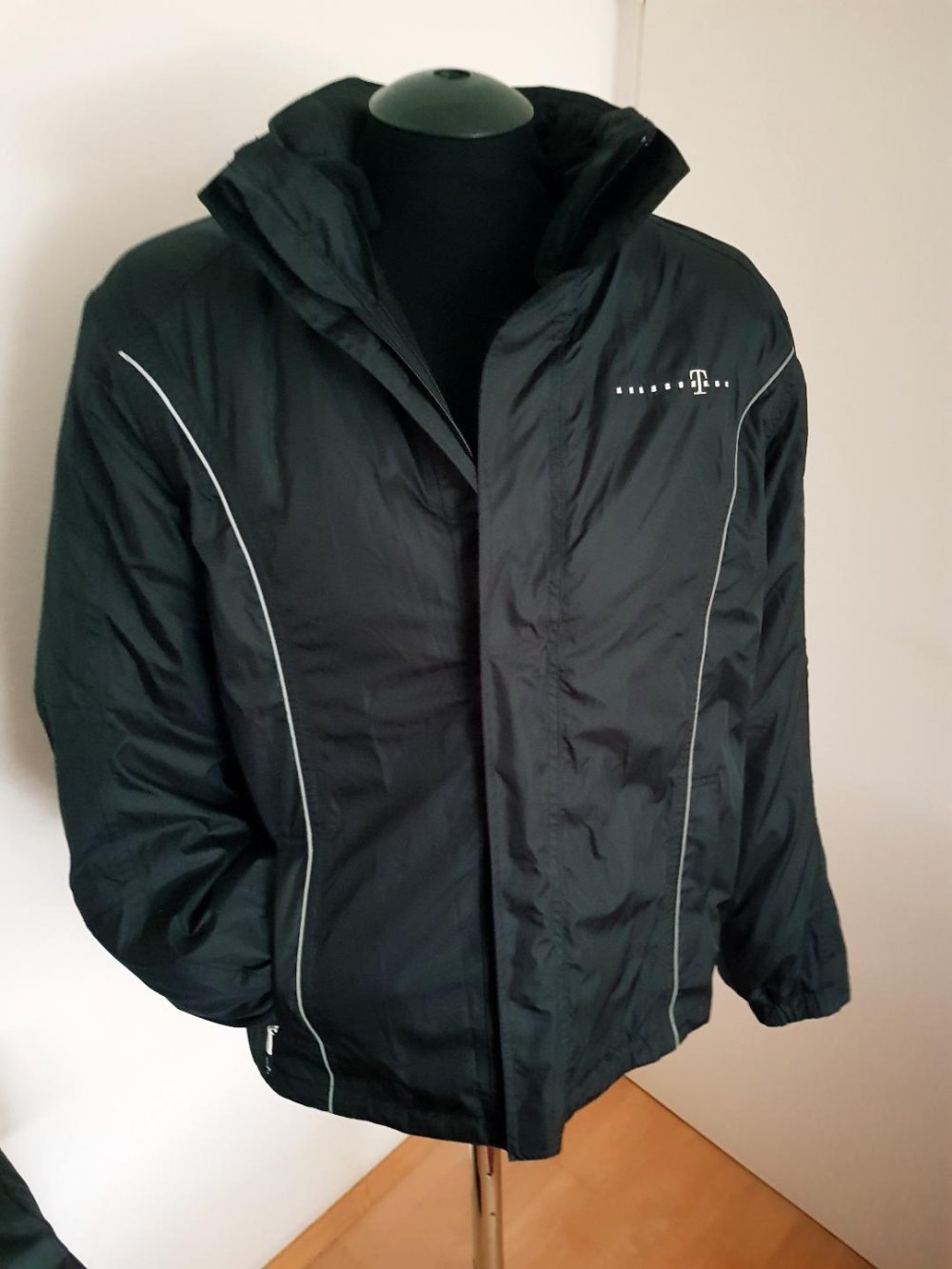 telekom jacke schwarz mit Softshelljacke Gr. -M- Top-Zustand