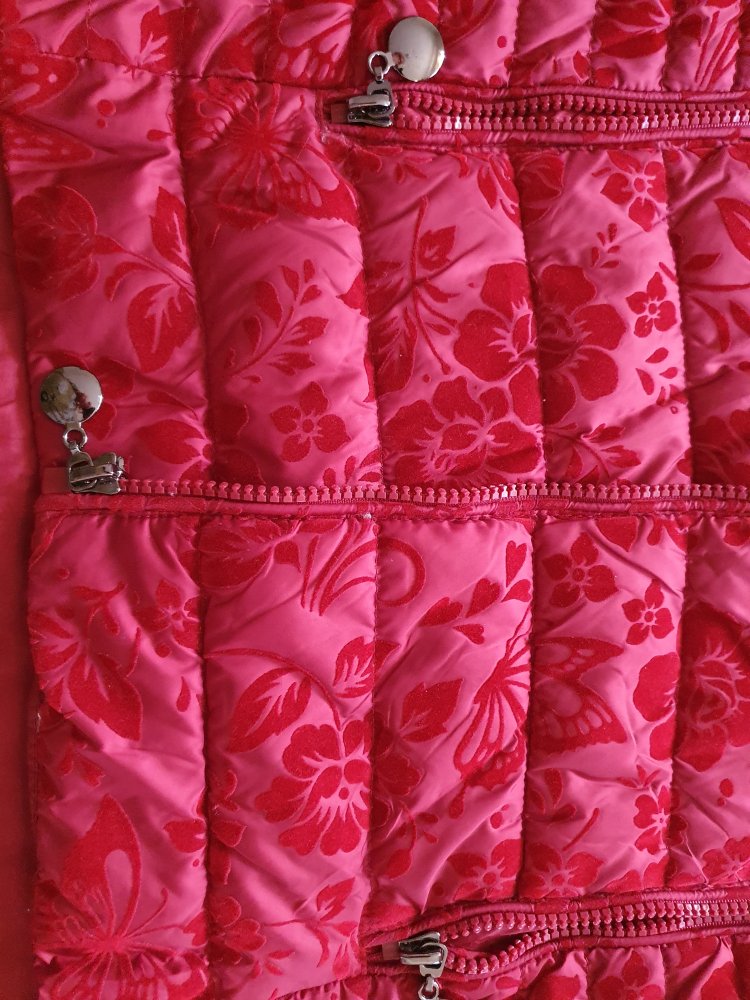 Damen Leichtsteppjacke in topaktueller Beerenfarbe