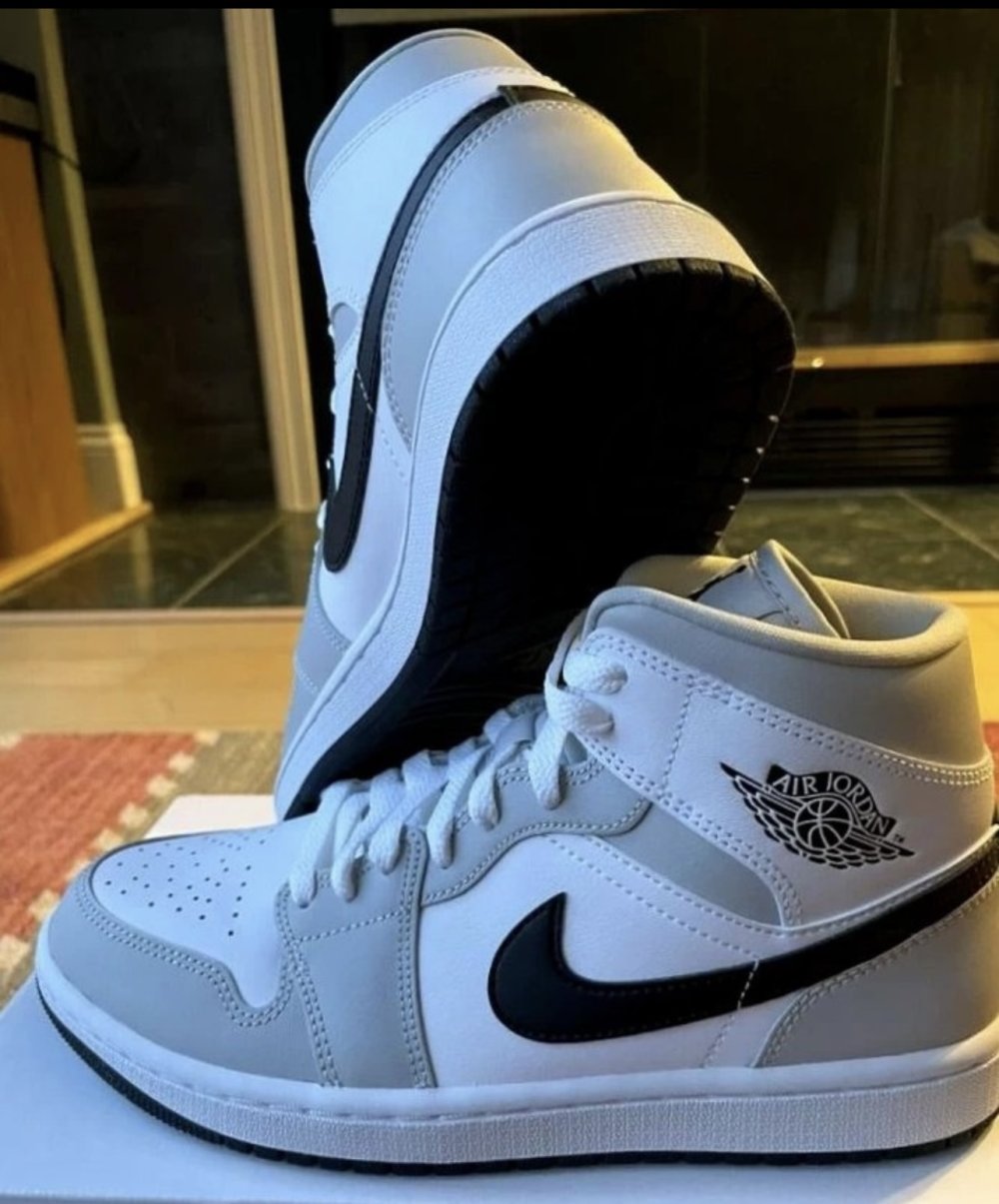 Air Jordan 1 Mid Smoke Gray