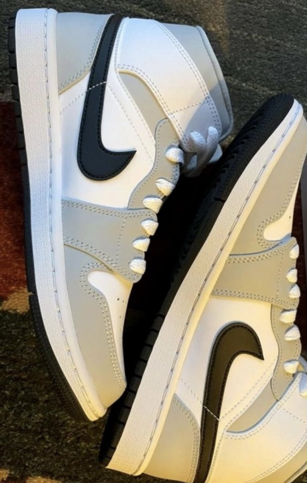 Air Jordan 1 Mid Smoke Gray