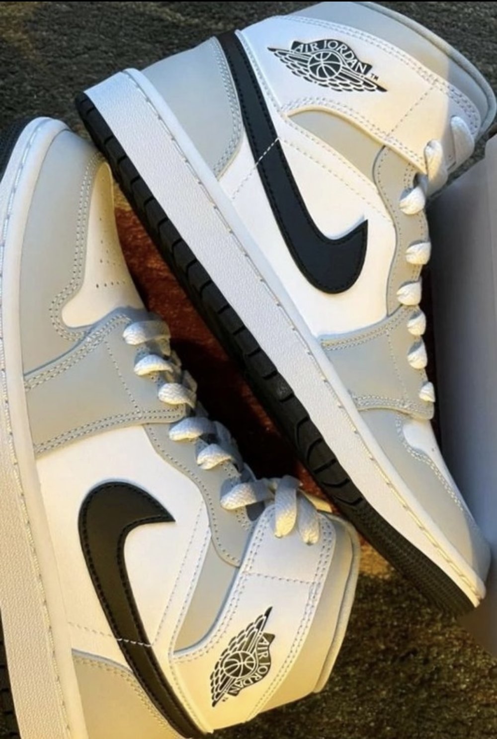 Air Jordan 1 Mid Smoke Gray