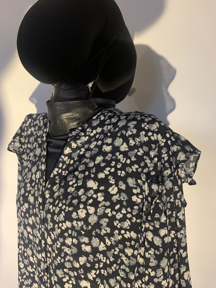 Schlichtes Maxikleid mit Blumen von Moss Copenhagen 