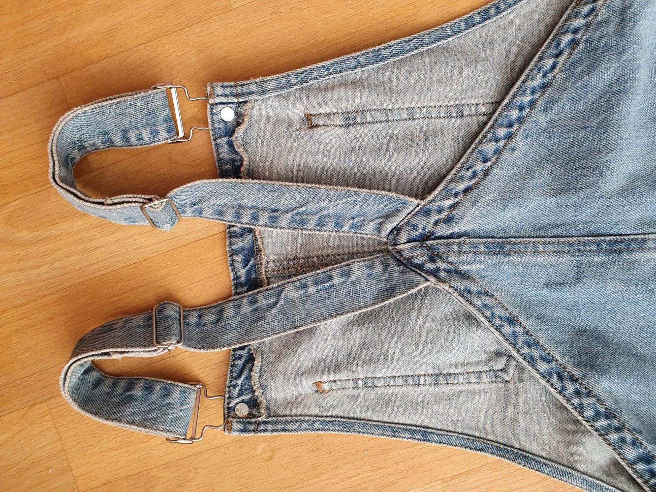 tolles Latzhosenkleid