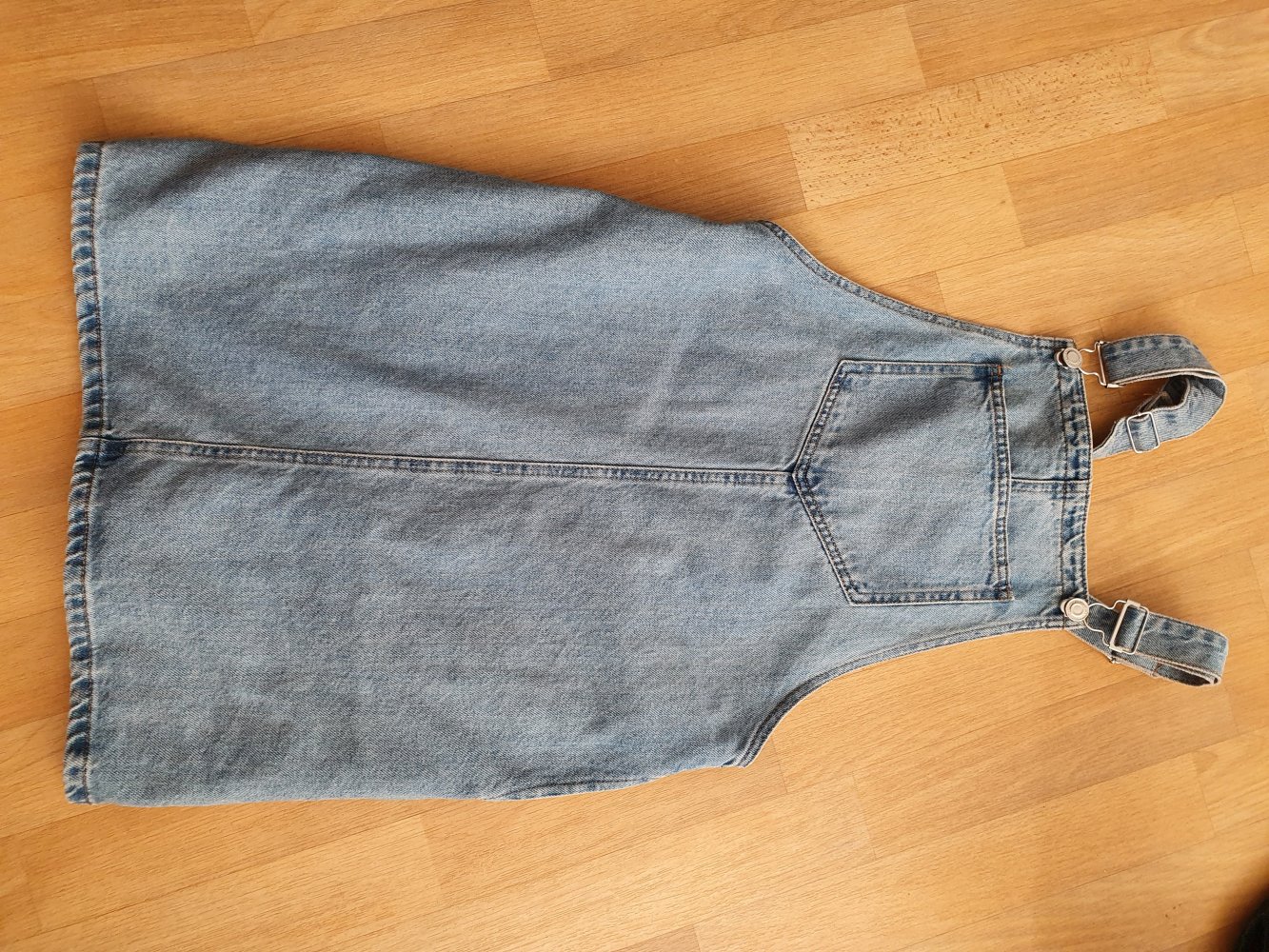 tolles Latzhosenkleid