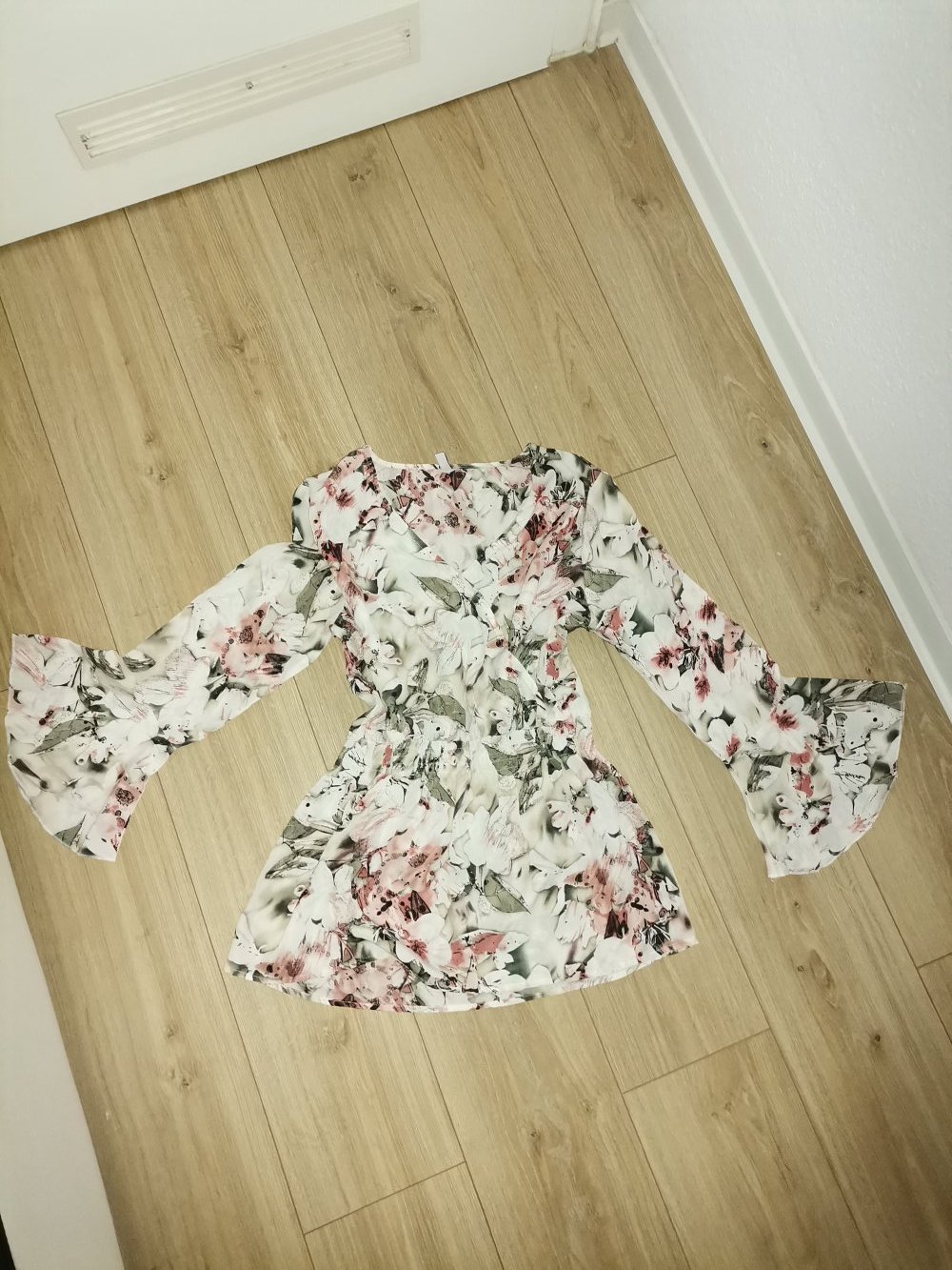 Schöne Bluse Blumenmuster Flowerprint