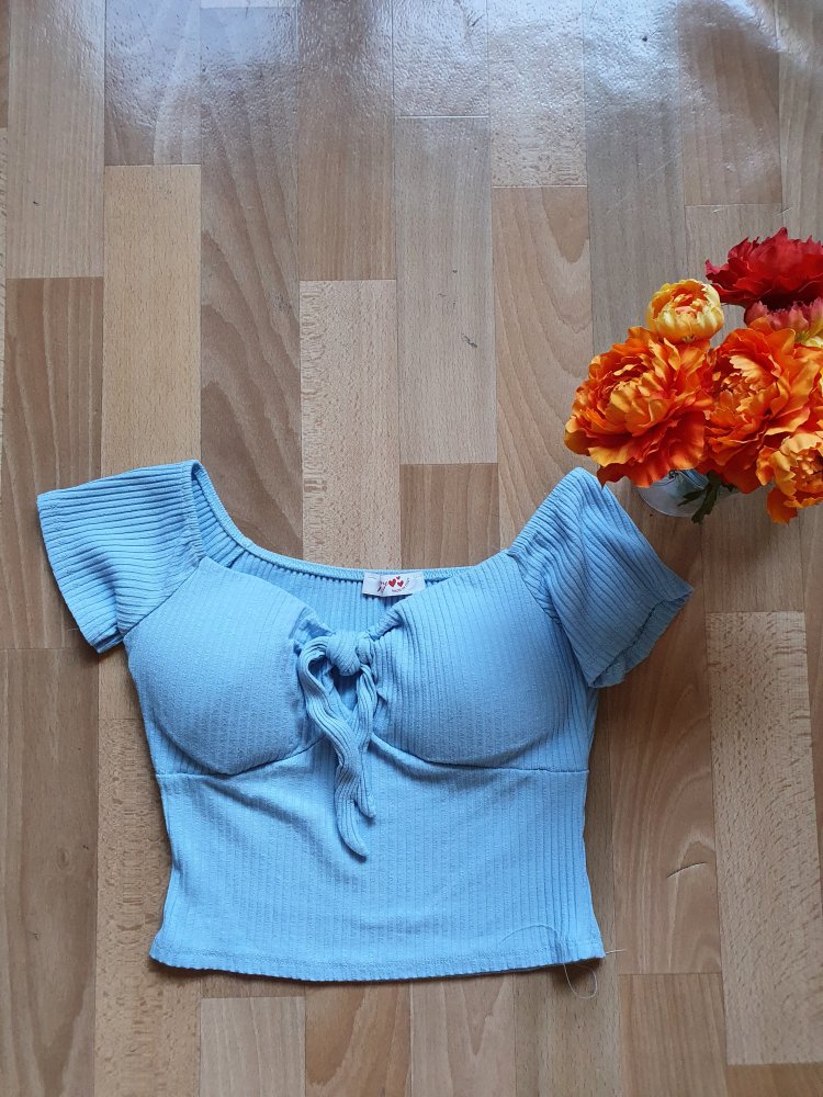 Süßes Sommeroberteil mit Schleifchen