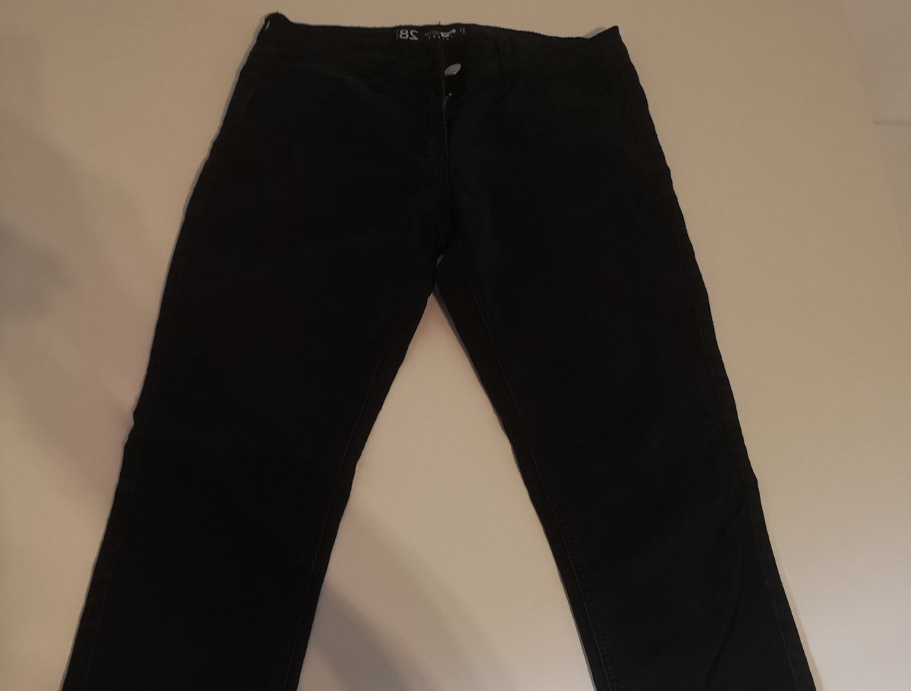 3x schwarze Röhrenjeans