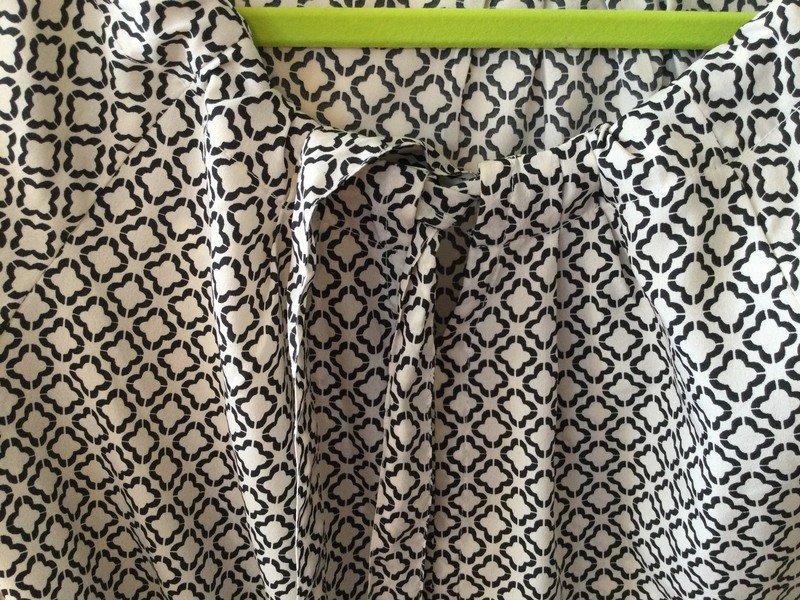 Schluppenbluse mit U-Boot Ausschnitt und Bündchen Ärmel, Langarmbluse