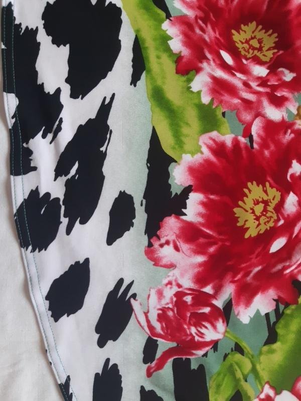 Mehrfarbiges Kleid mit Muster Gr.38