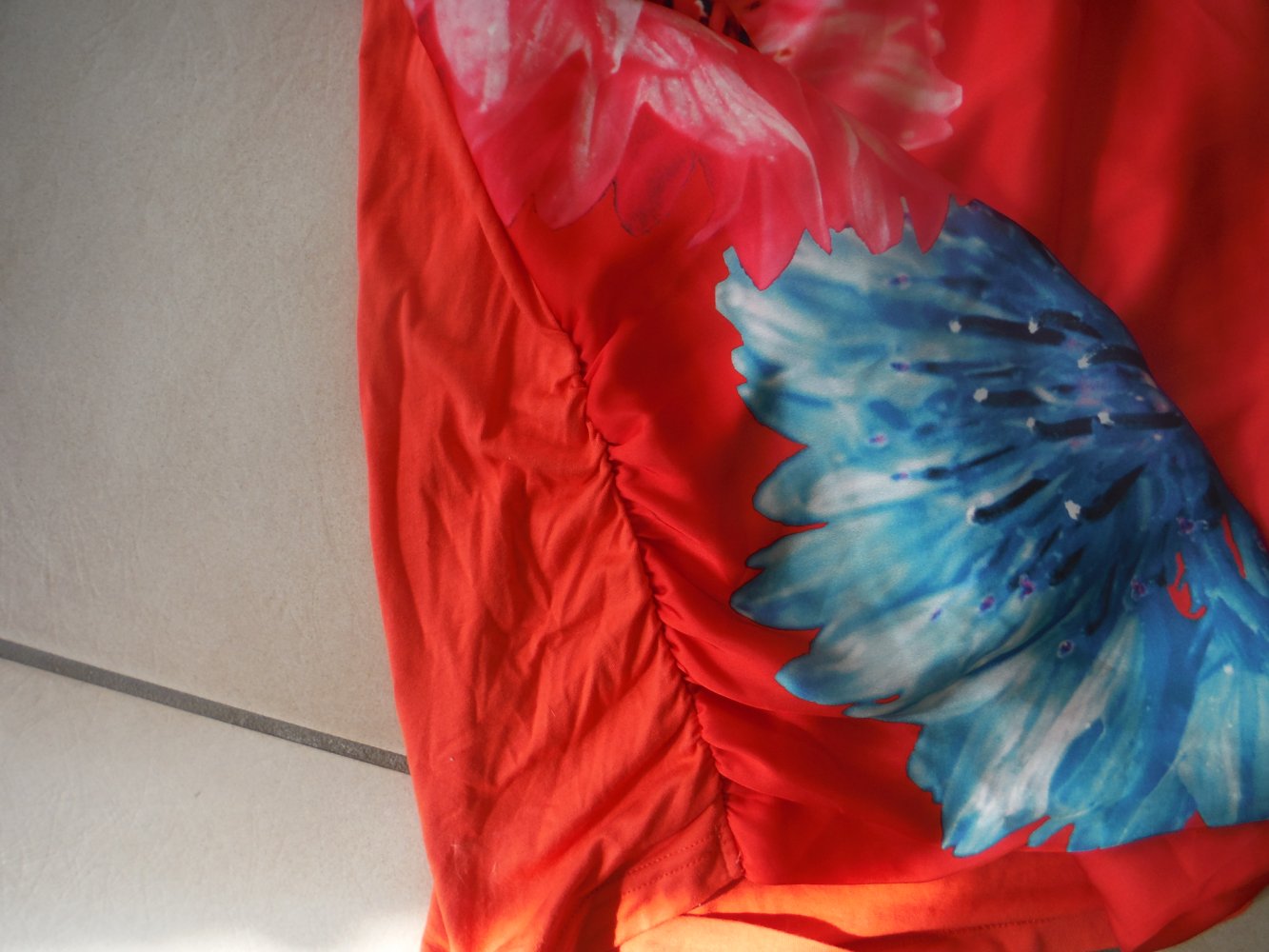 NEU !!! sexy Kleid in orange mit großer Blüte Gr.38