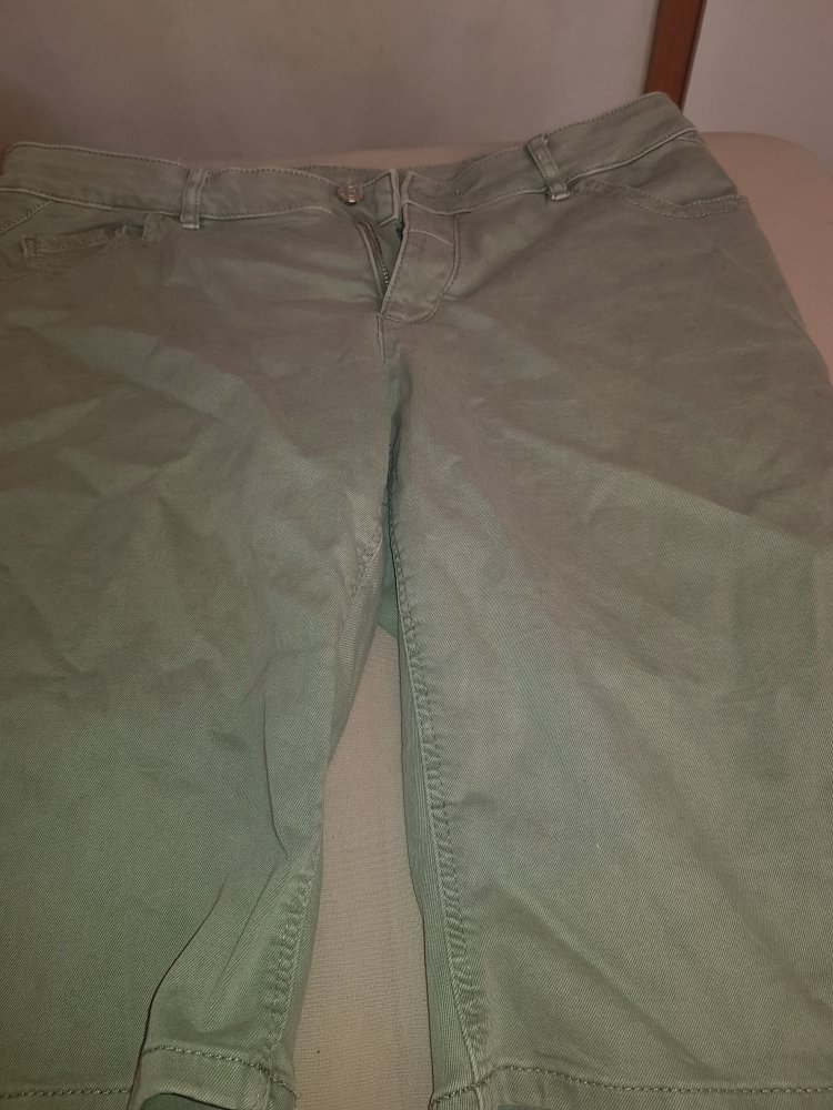 Grüne Jeans Bermudas kaum getragen in größe 42. 