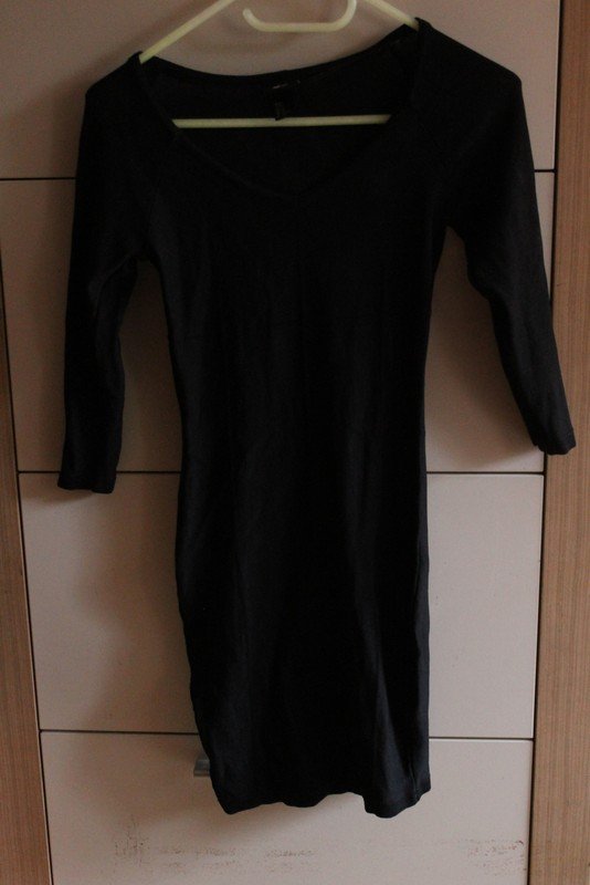 Schwarzes Kleid