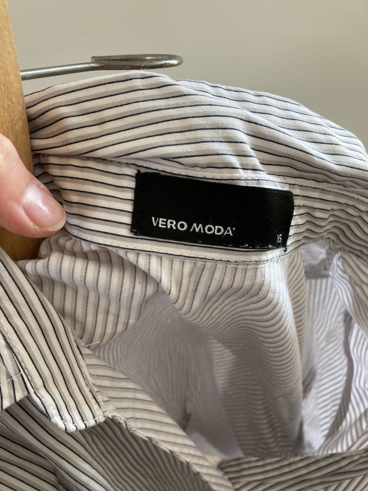 Bluse Vero Moda XS 34 gestreift weiß grau schwarz Top Oberteil Hemd Blogger