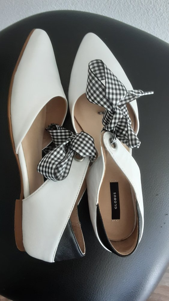 Ballerina mit Schleife