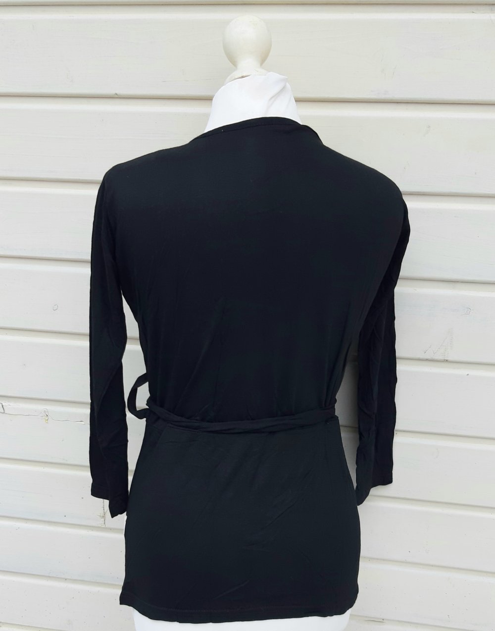 Schwarzes shirt in wickeloptik zum Schnüren aus Viskose 