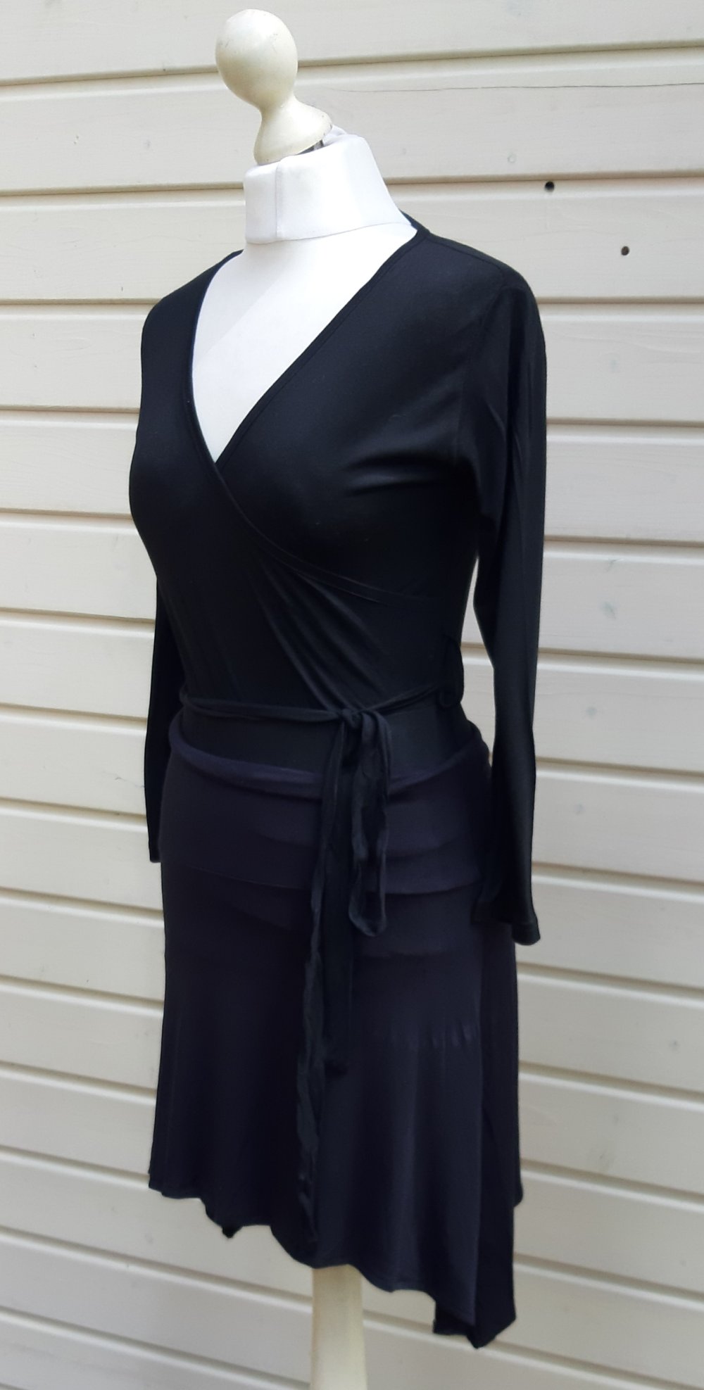 Schwarzes shirt in wickeloptik zum Schnüren aus Viskose 