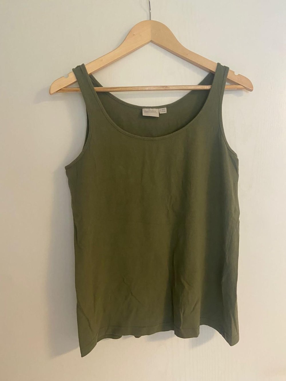 Olivgrünes TOP Gr. M