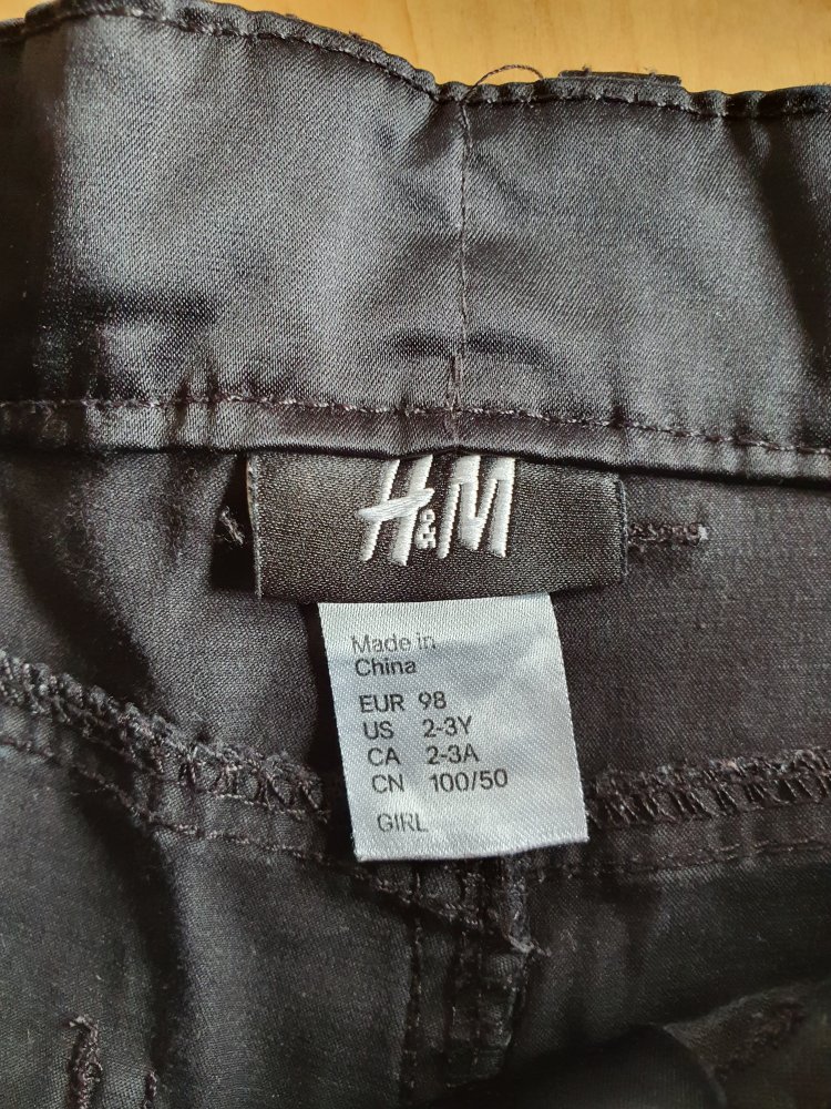 H&M Mädchen Hose Gr 98 - schwarz glänzend- auch zu festlichen Anlässen