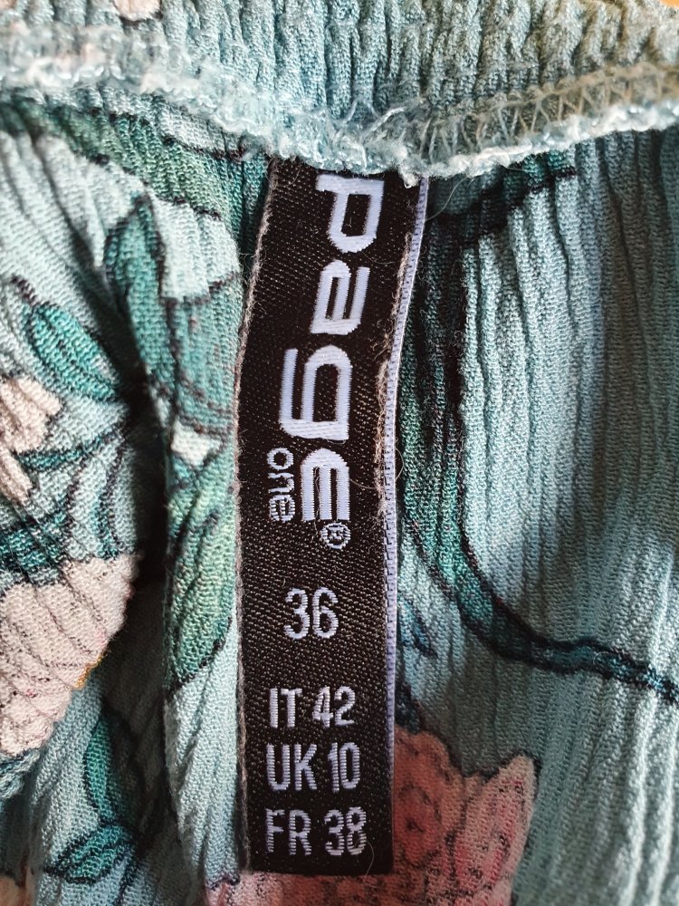 Page one - Bluse gecrasht langarm bauchfrei schulterfrei S / 36