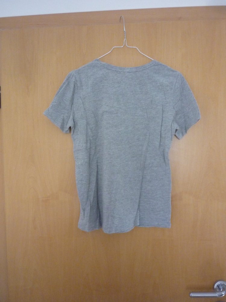 ONLY – schönes TShirt mit Rundhals-Ausschnitt - Gr. XS - grau