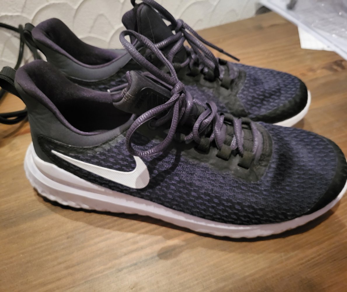 Nike Schuhe Größe 42