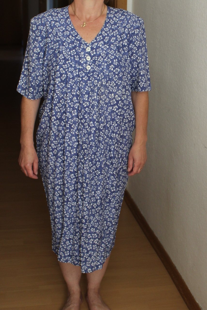 sommerliches Umstandskleid in blau