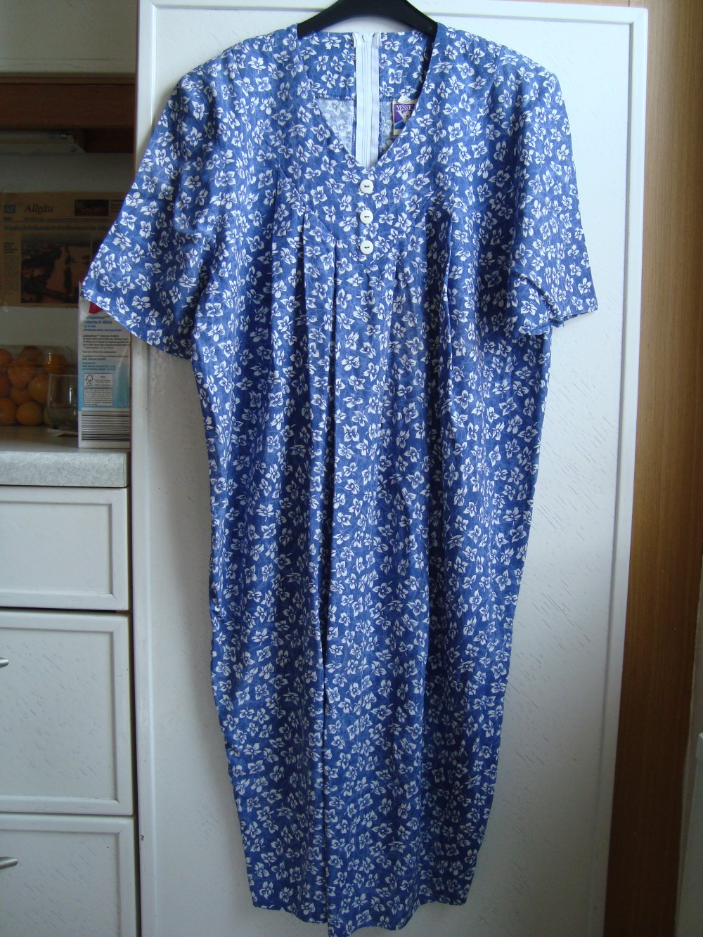 sommerliches Umstandskleid in blau