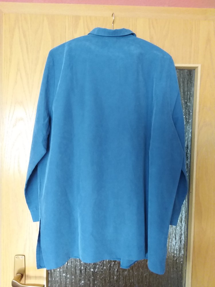 royalblaue Bluse in edlem Look
