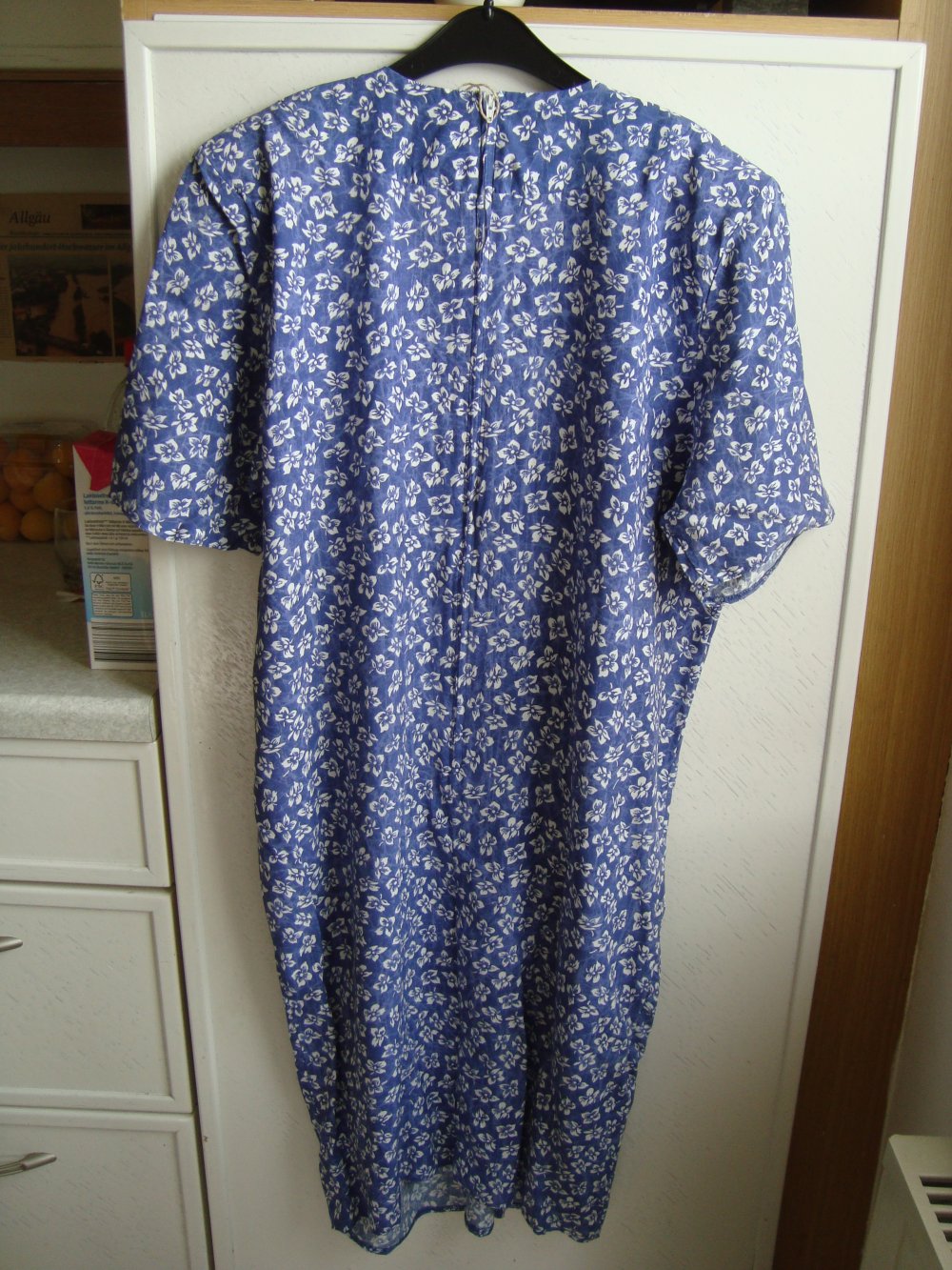 sommerliches Umstandskleid in blau