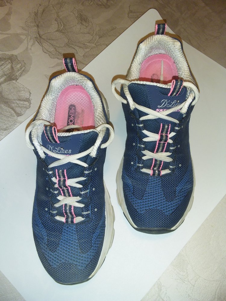 stylische Skechers Gr. 37 bzw. UK4 in blau