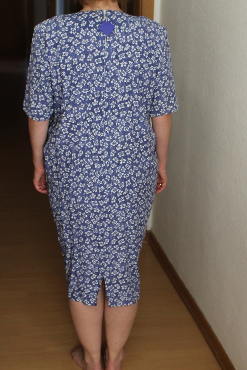 sommerliches Umstandskleid in blau