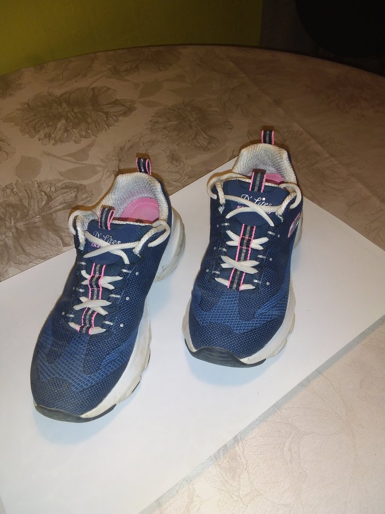 stylische Skechers Gr. 37 bzw. UK4 in blau