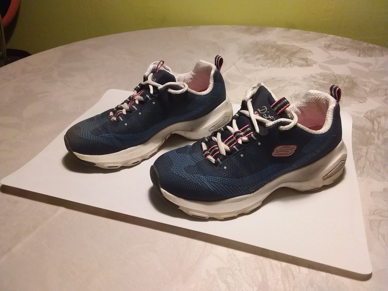stylische Skechers Gr. 37 bzw. UK4 in blau