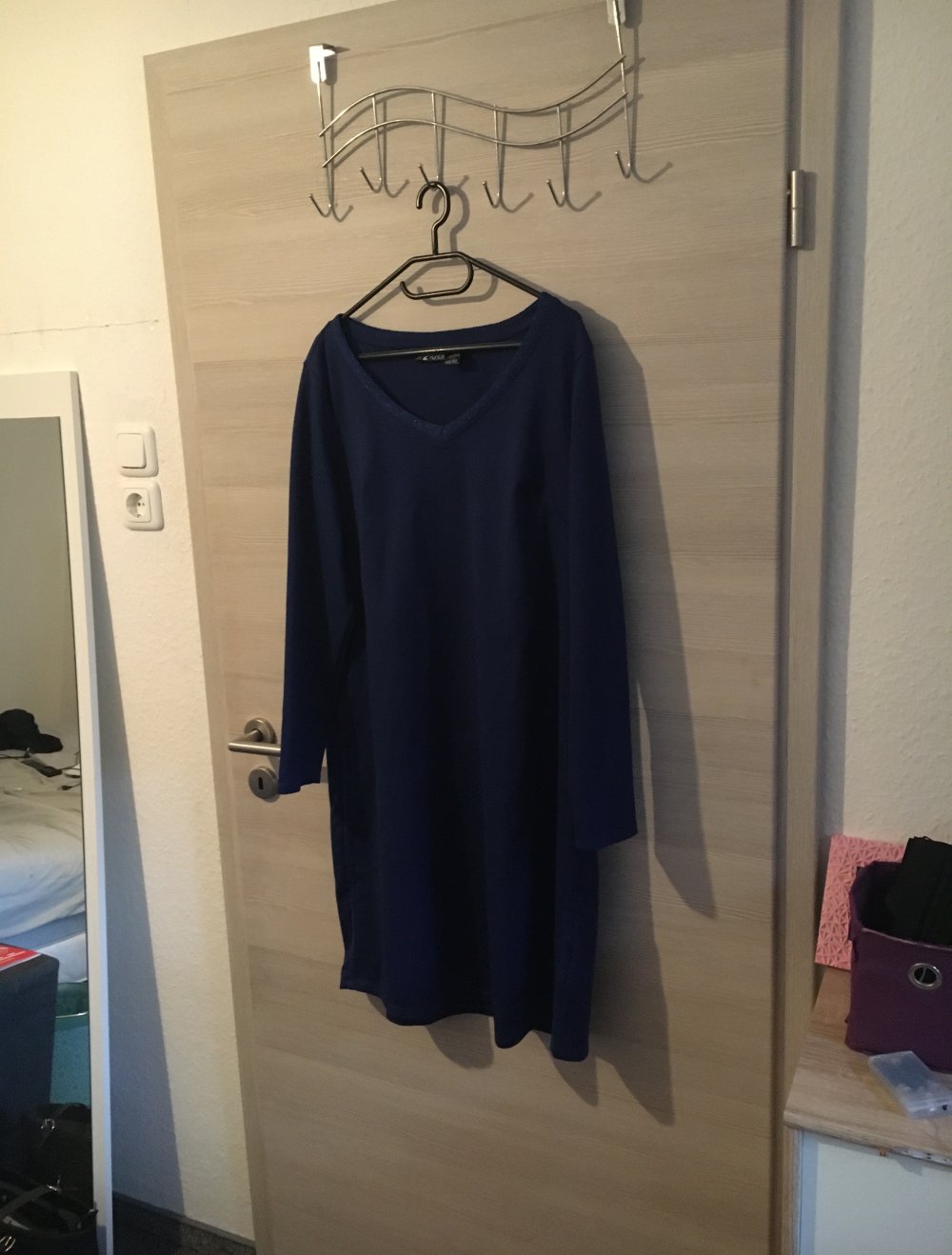 es ist ein damen kleid für besondere anlässe