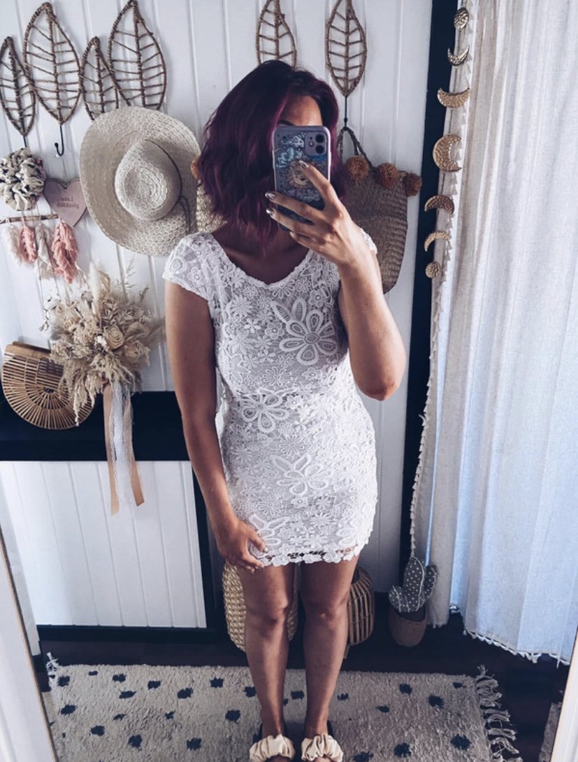 Weißes florales Spitzenkleid Amisu Größe 40