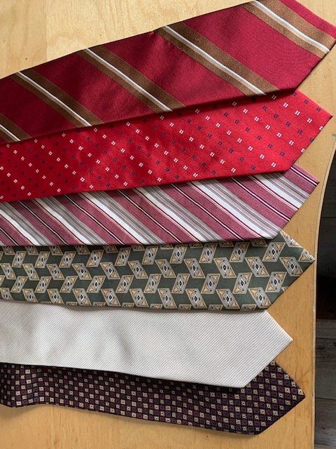 12 Krawatten , verschieden Muster und Farben