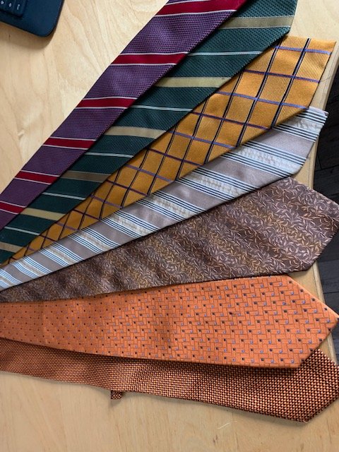 12 Krawatten , verschieden Muster und Farben