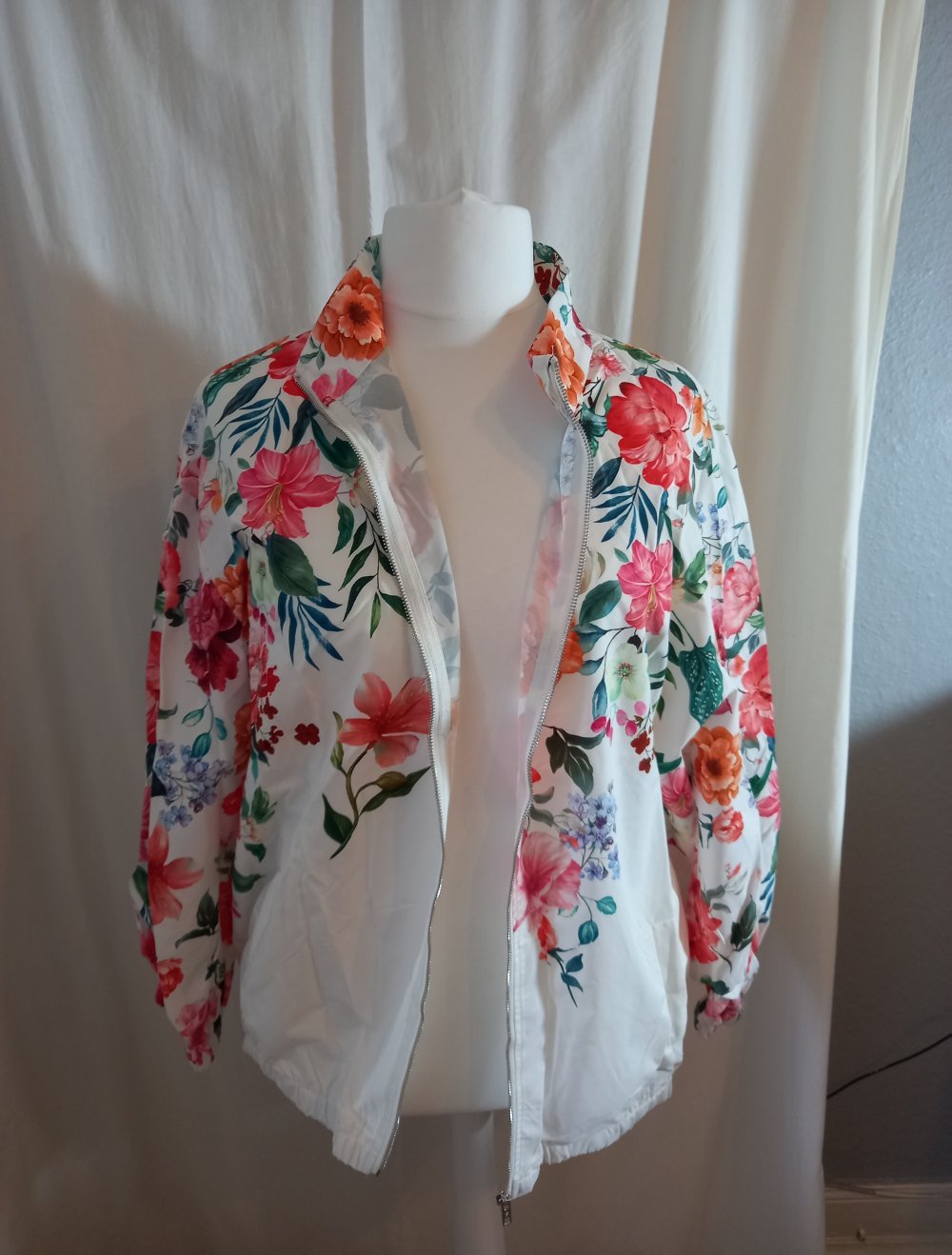 Jacke weiß Blumen Gr. 4XL 52 54 Reißverschluss  Übergang modern Floral