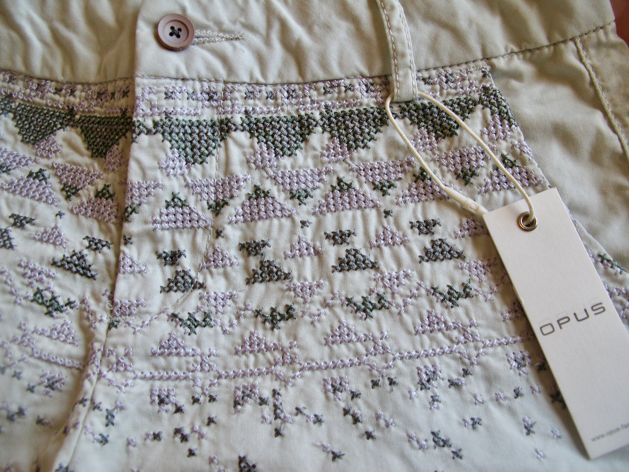 Charmante Short von OPUS mit Stickereidetail, Gr. 34