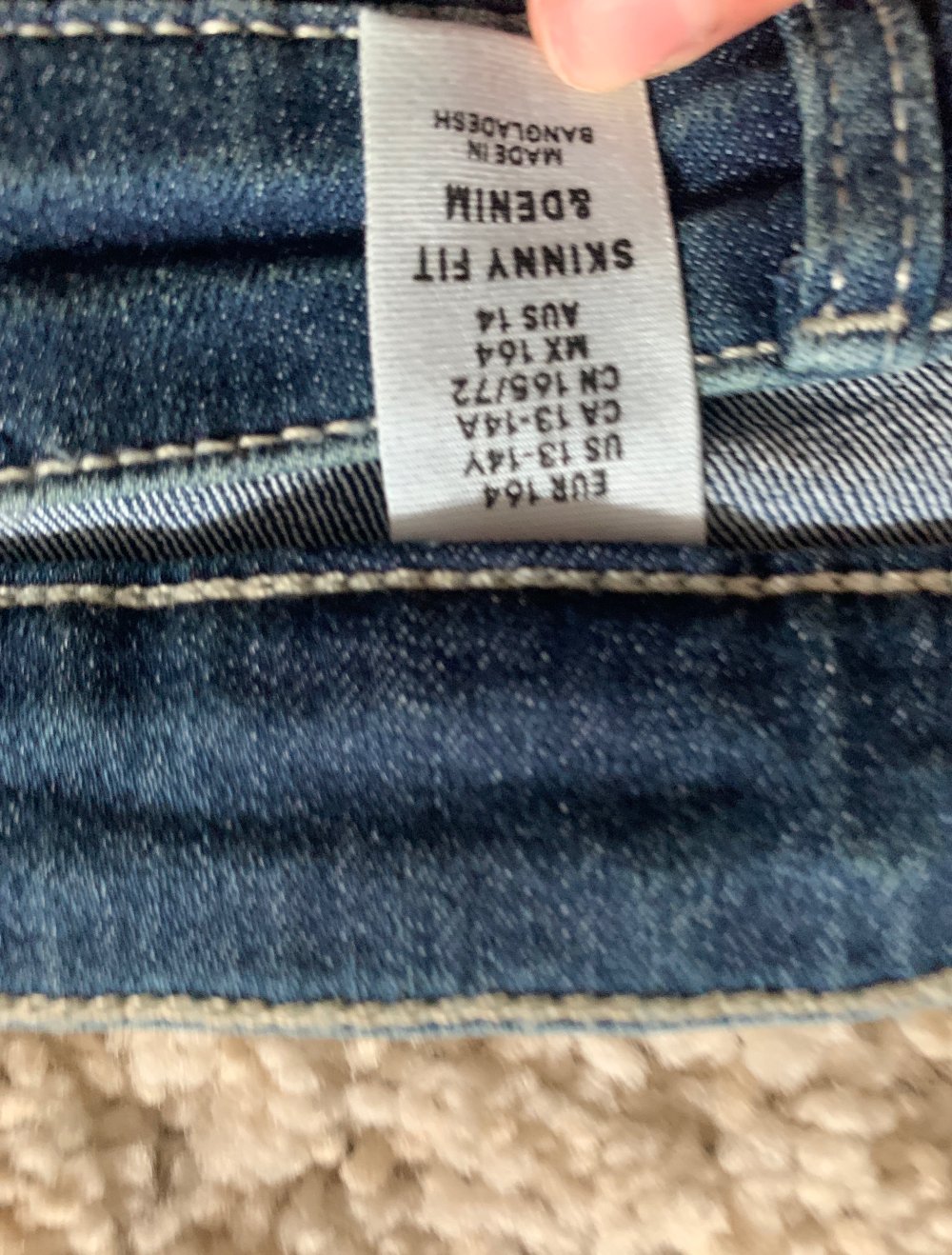 jeans h und m  164 roter streifen