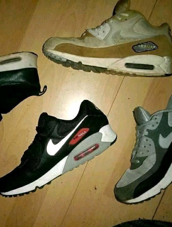 4 paar Nike Schuhe