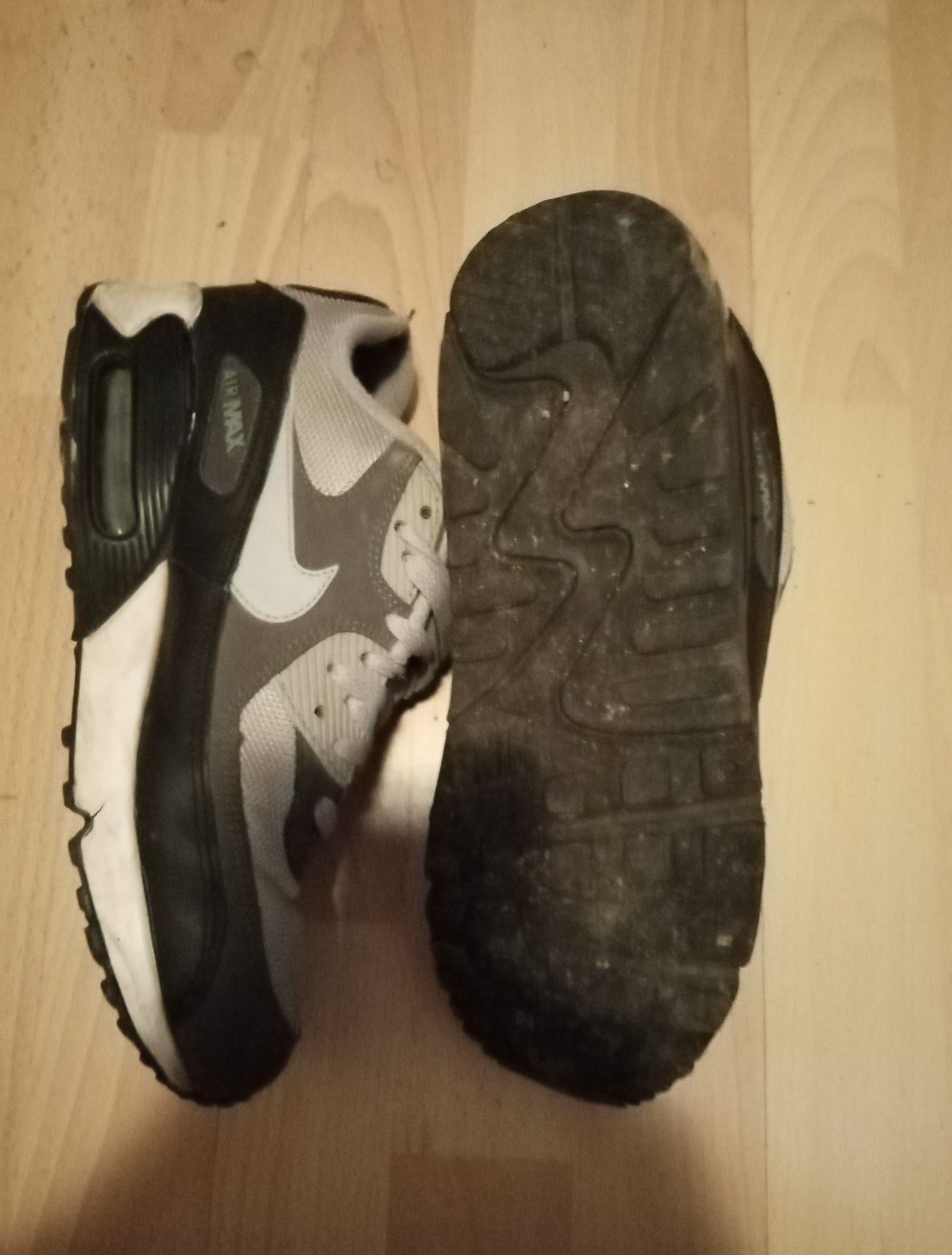 4 paar Nike Schuhe