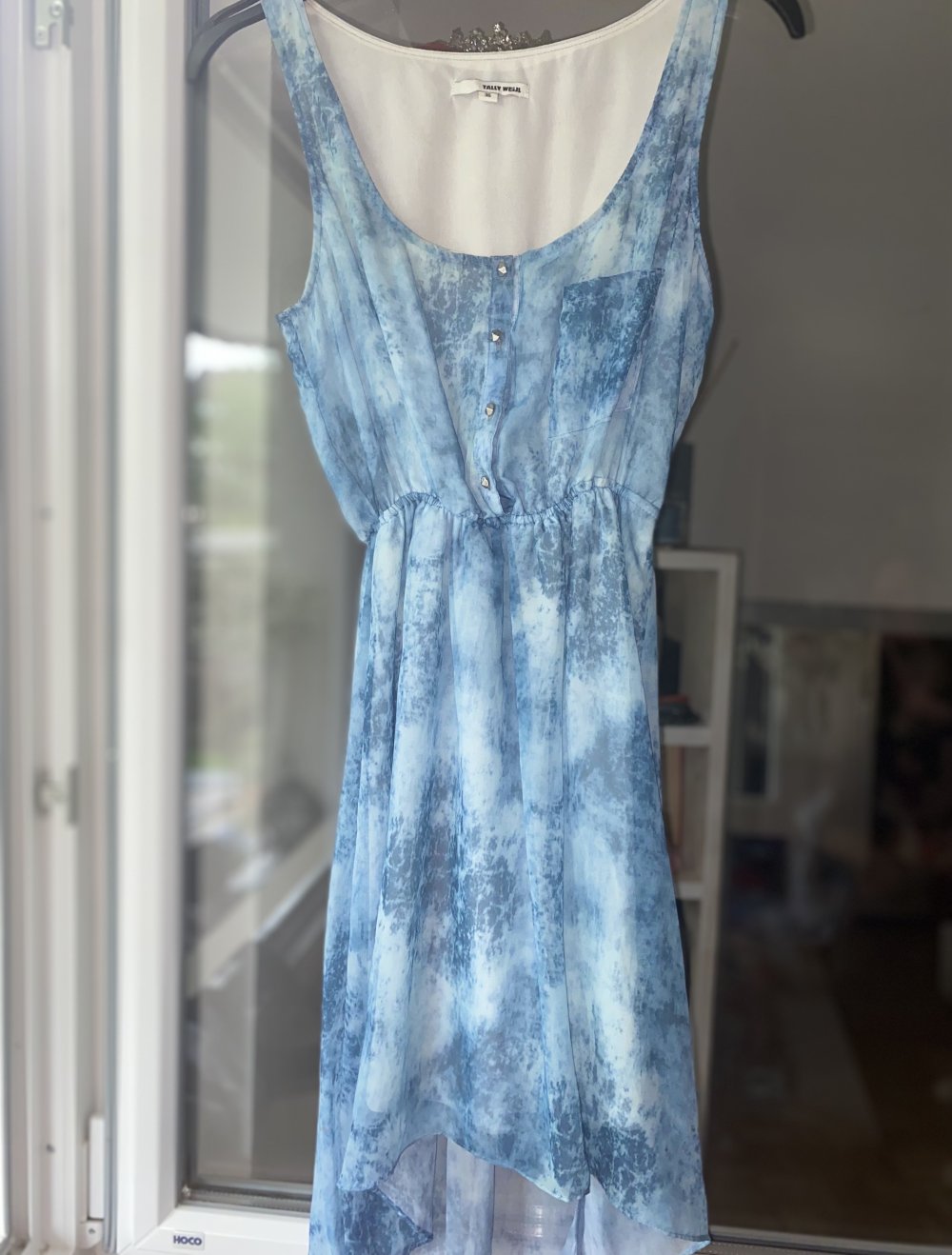 Blaues Kleid für den Sommer