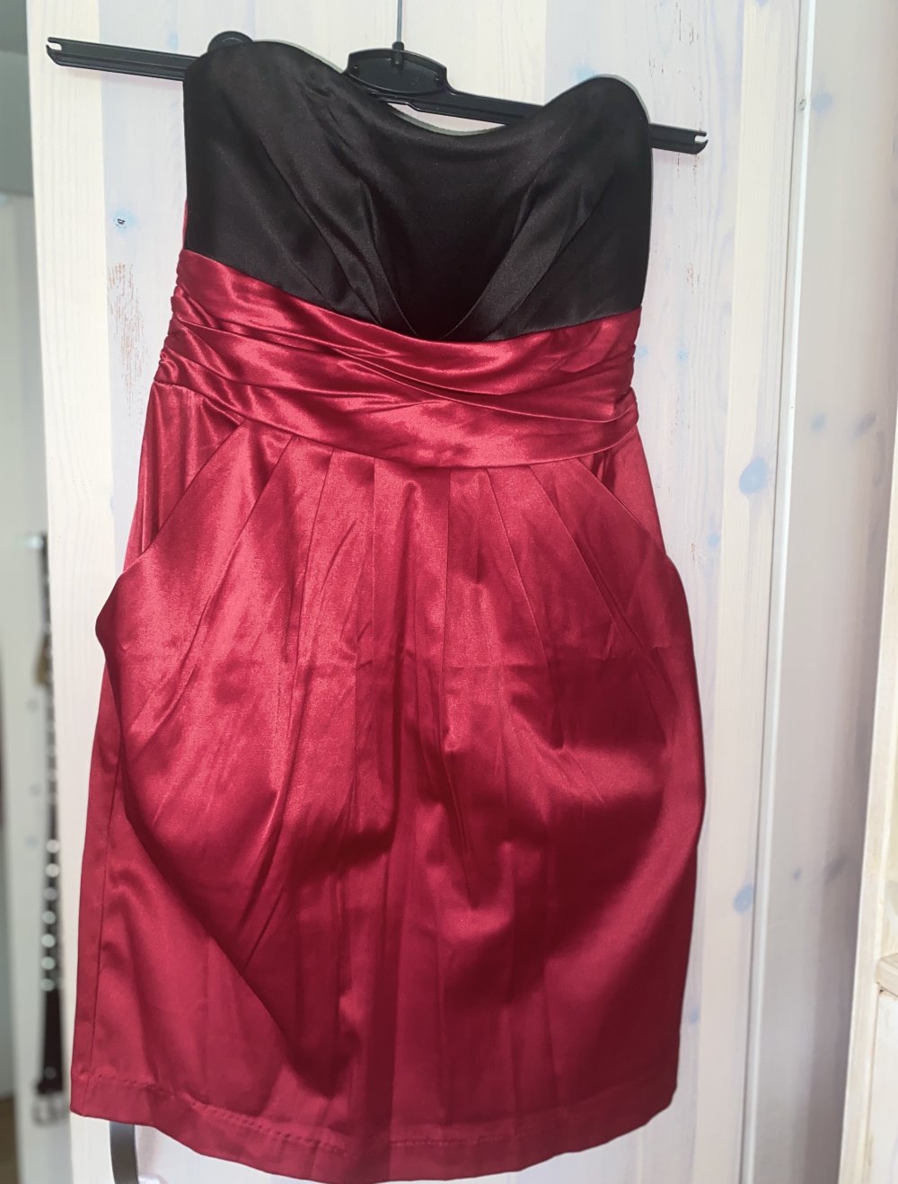 Schwarz-Rotes Party Kleid