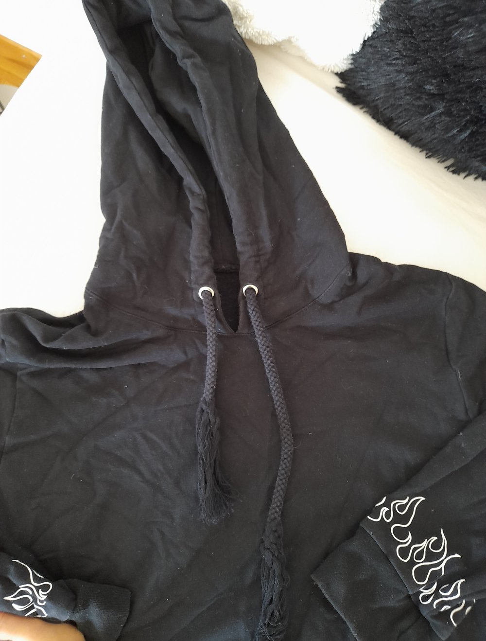 Pullover schwarz mit Flammen