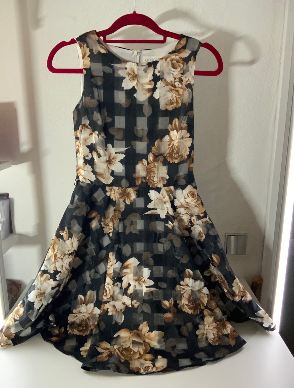 Cocktail Kleid Schwarz kariert mit braunen Blumen