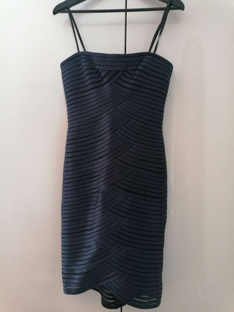 Wunderschönes dunkelblaues Kleid