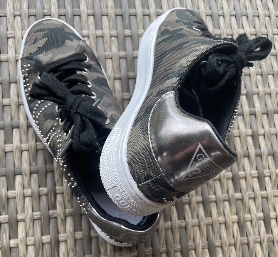 Sneaker von Guess 