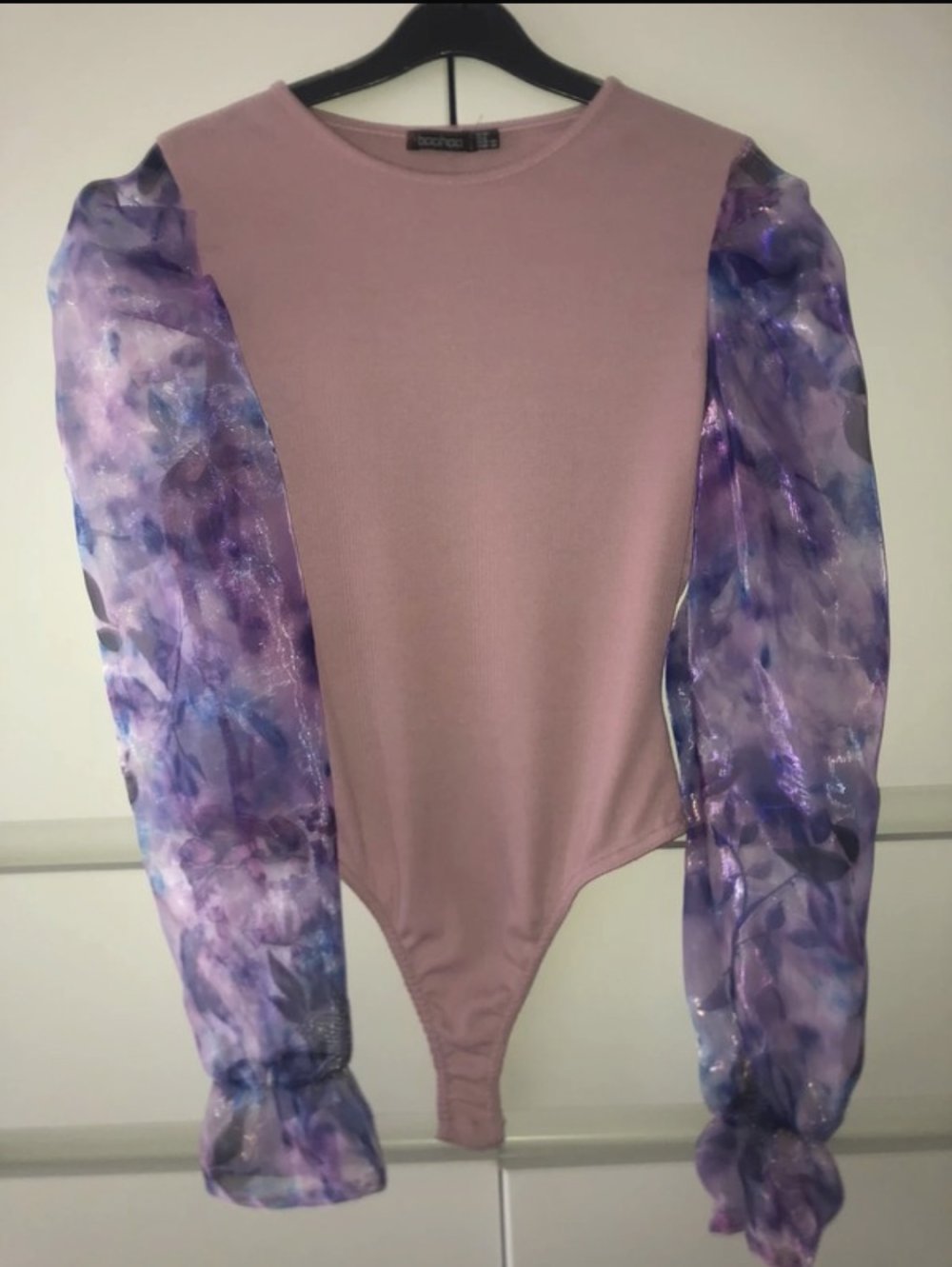 Body mit transparenten Ärmeln